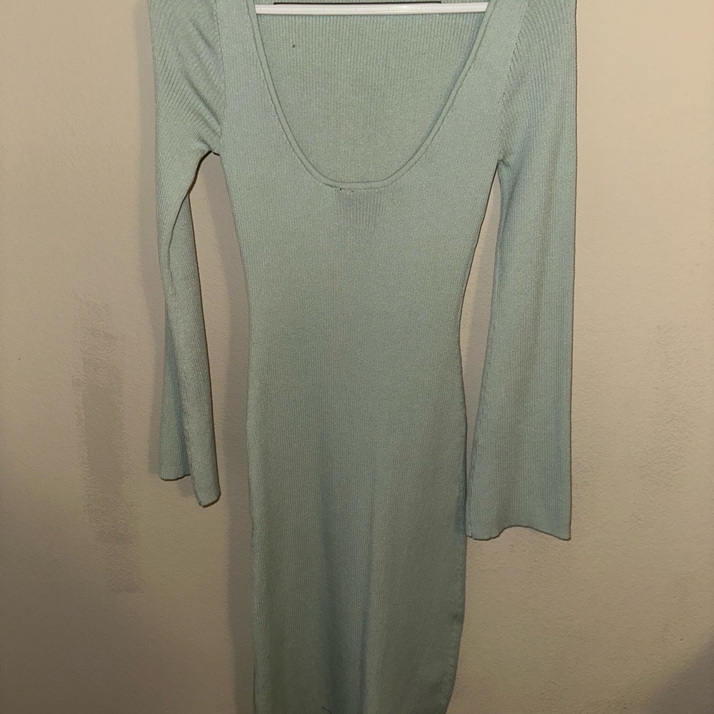 Scoop-Neck Long Sleeve Midi Dress in Mint Green